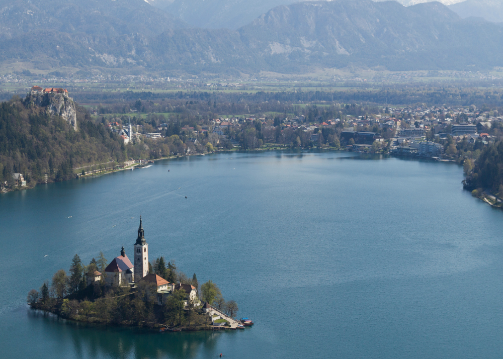 Slovenija, Bled, jezero, muzej, umetnost, savremena, Muzej Lah, kolekcija, 2025, vesti, Balkan travel, postavka, izlozba, otvaranje, 2026, turizam, putovanje, Slovenia, lake, jezero, opening, museum Lah, fondation, fondacija, art, contemporary, galery